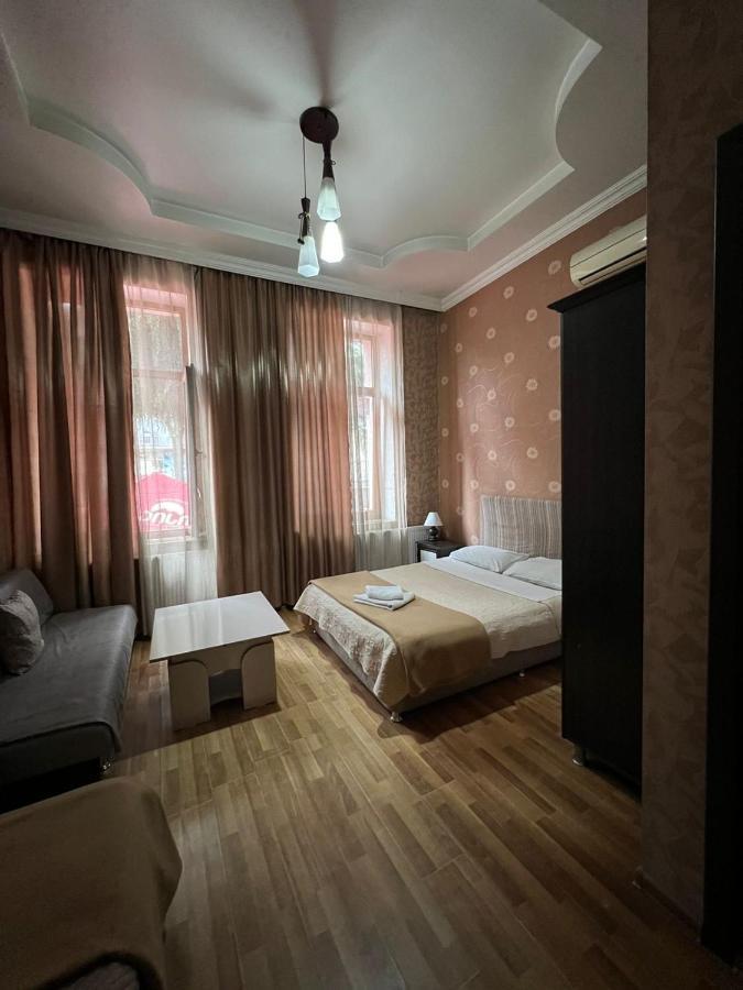 Hotel Albatros バトゥーミ エクステリア 写真